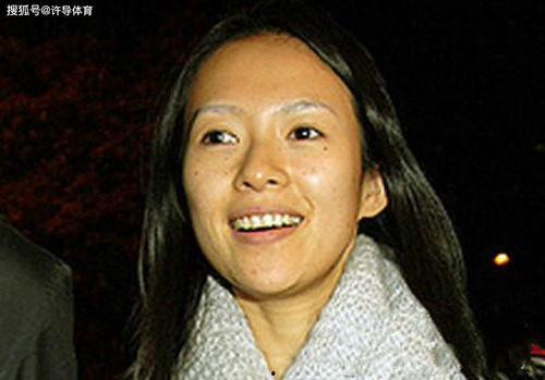 前滚翻明星,揭秘前滚翻明星的华丽转身